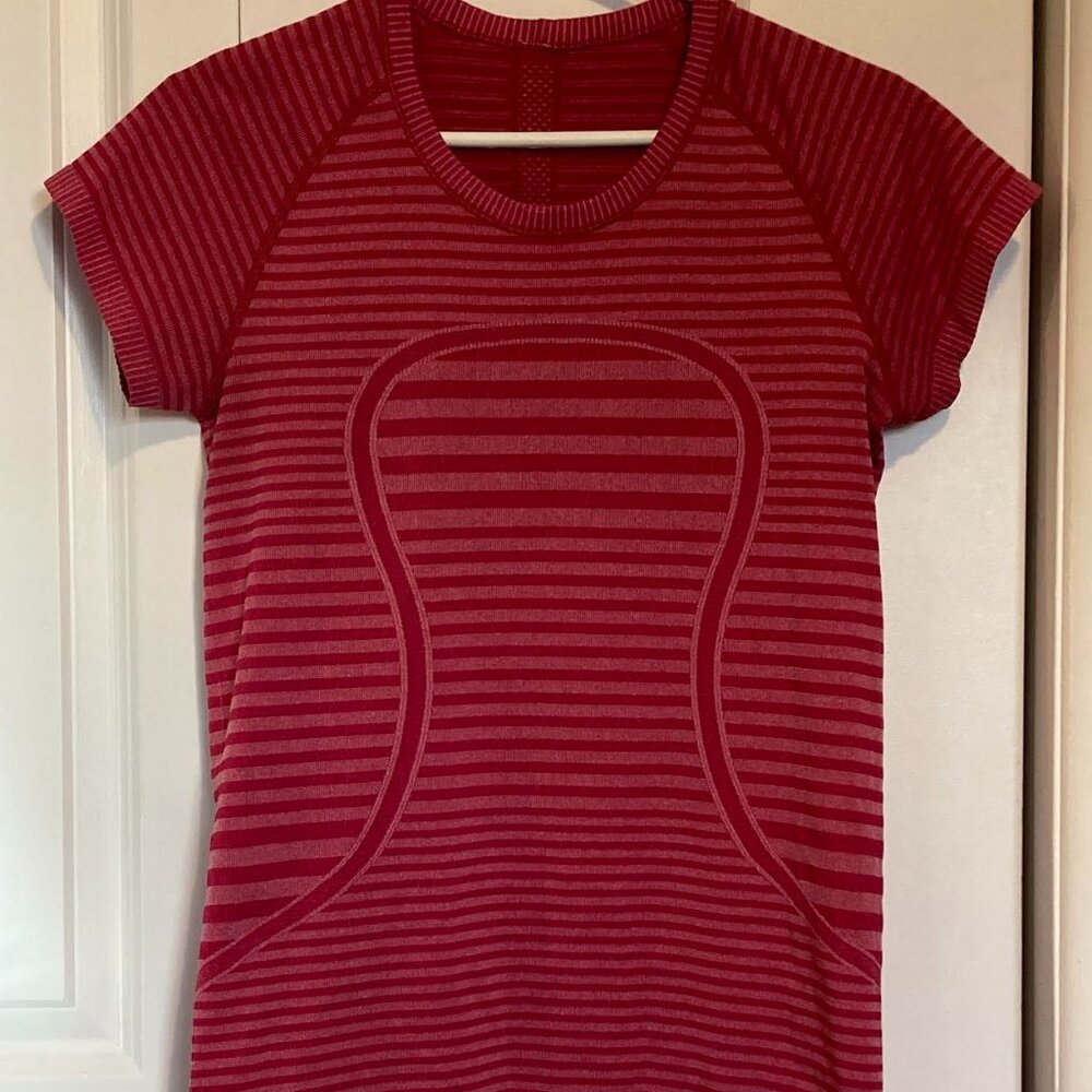Lululemon Swiftly Tech Short Sleeve Berry Rumble, Size 8